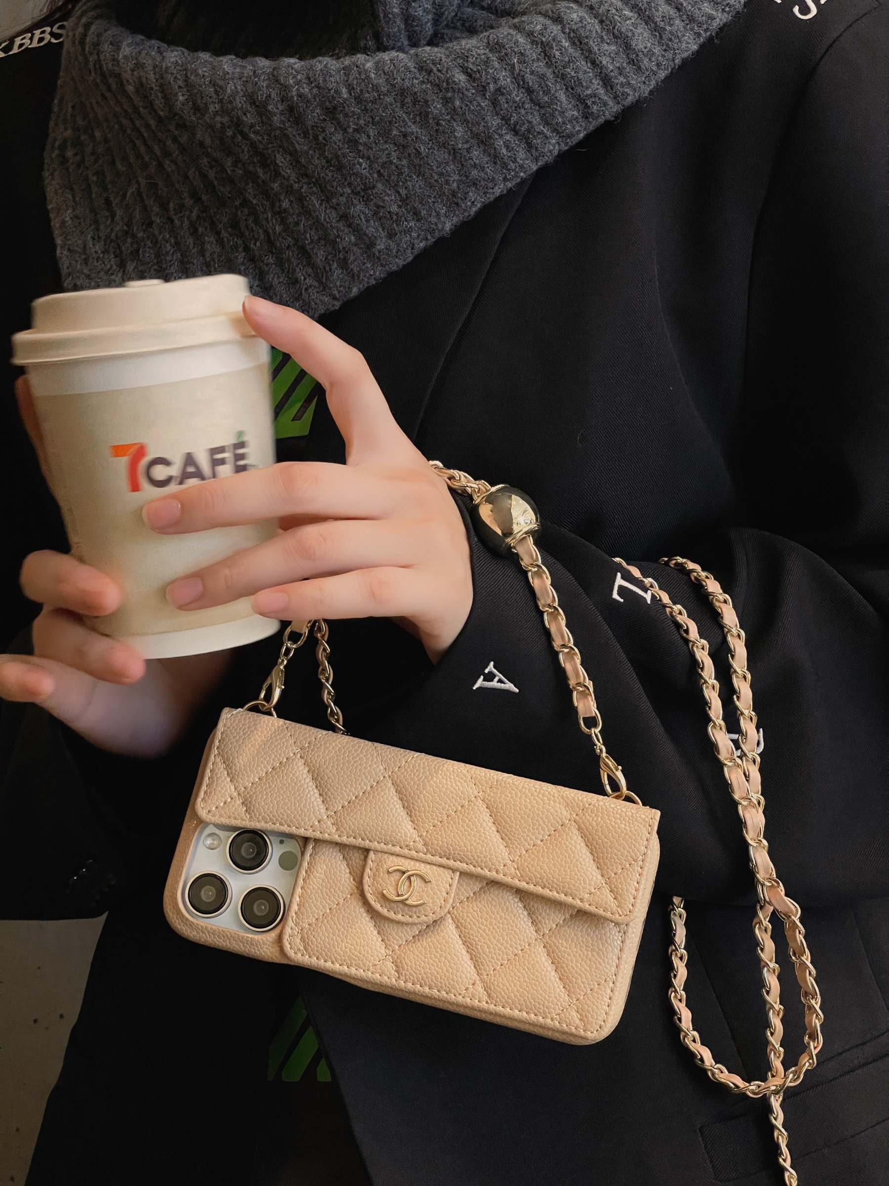 luxury-wallet-iphone-case-with-hand-crossbody-chain-9690