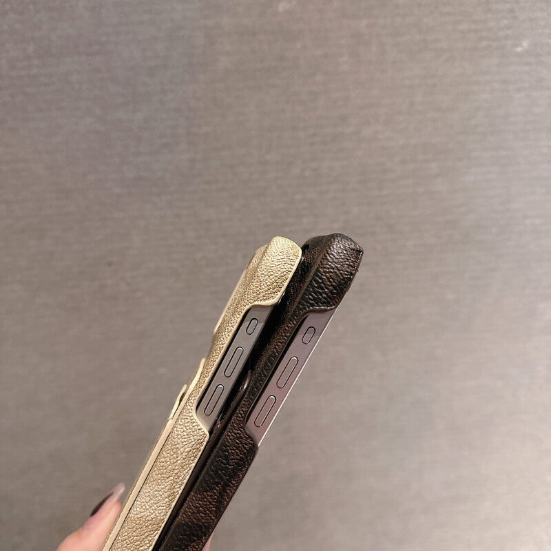 classic-coach-iphone-case-with-card-holder-white-jqb240330-2332