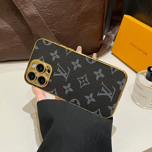 lou-classic-monogram-iphone-case-with-electroplated-gold-edges-2770