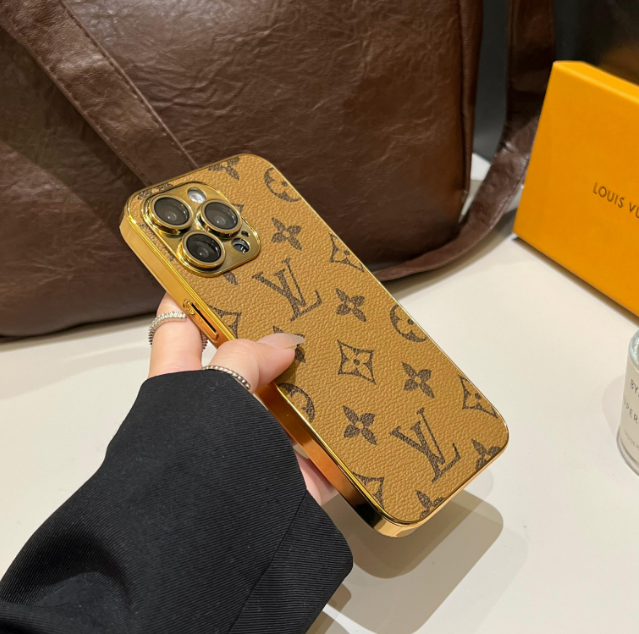 lou-classic-monogram-iphone-case-with-electroplated-gold-edges-2770