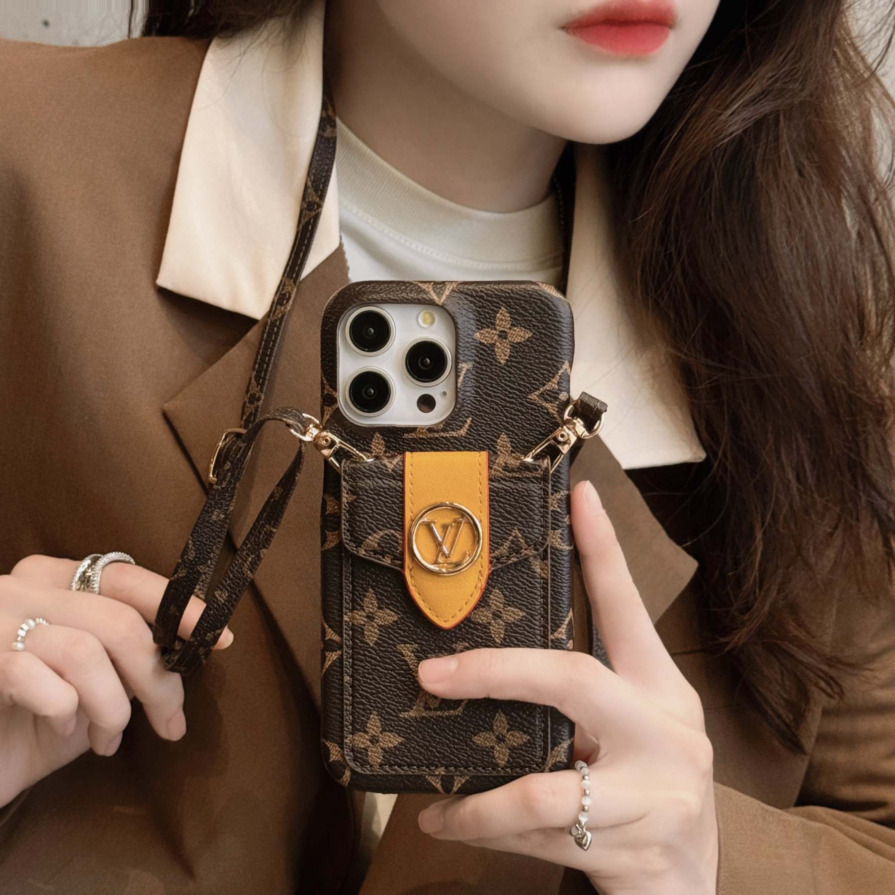 lou-card-holder-chain-iphone-case-2670