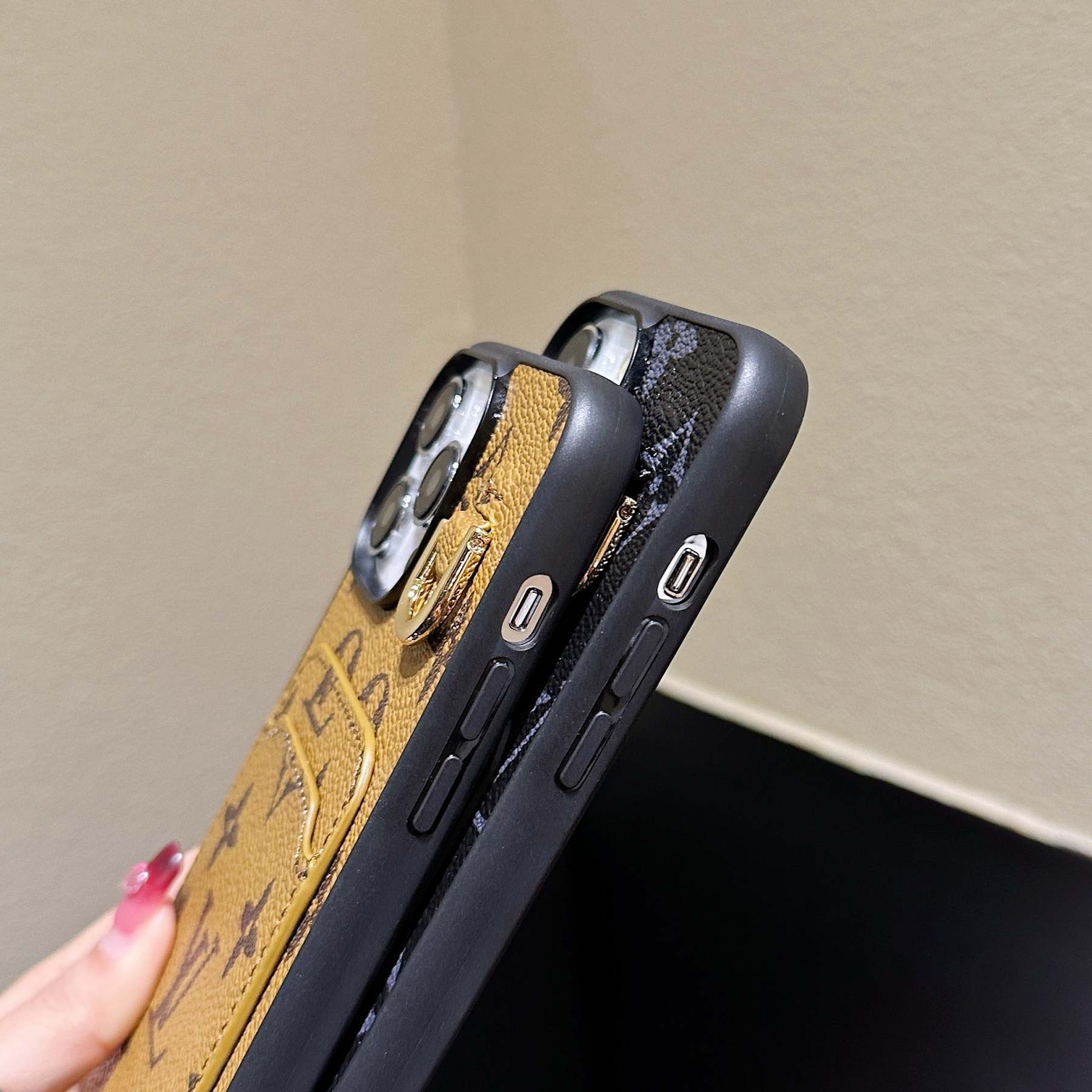 lou-card-holder-leather-iphone-case-5876