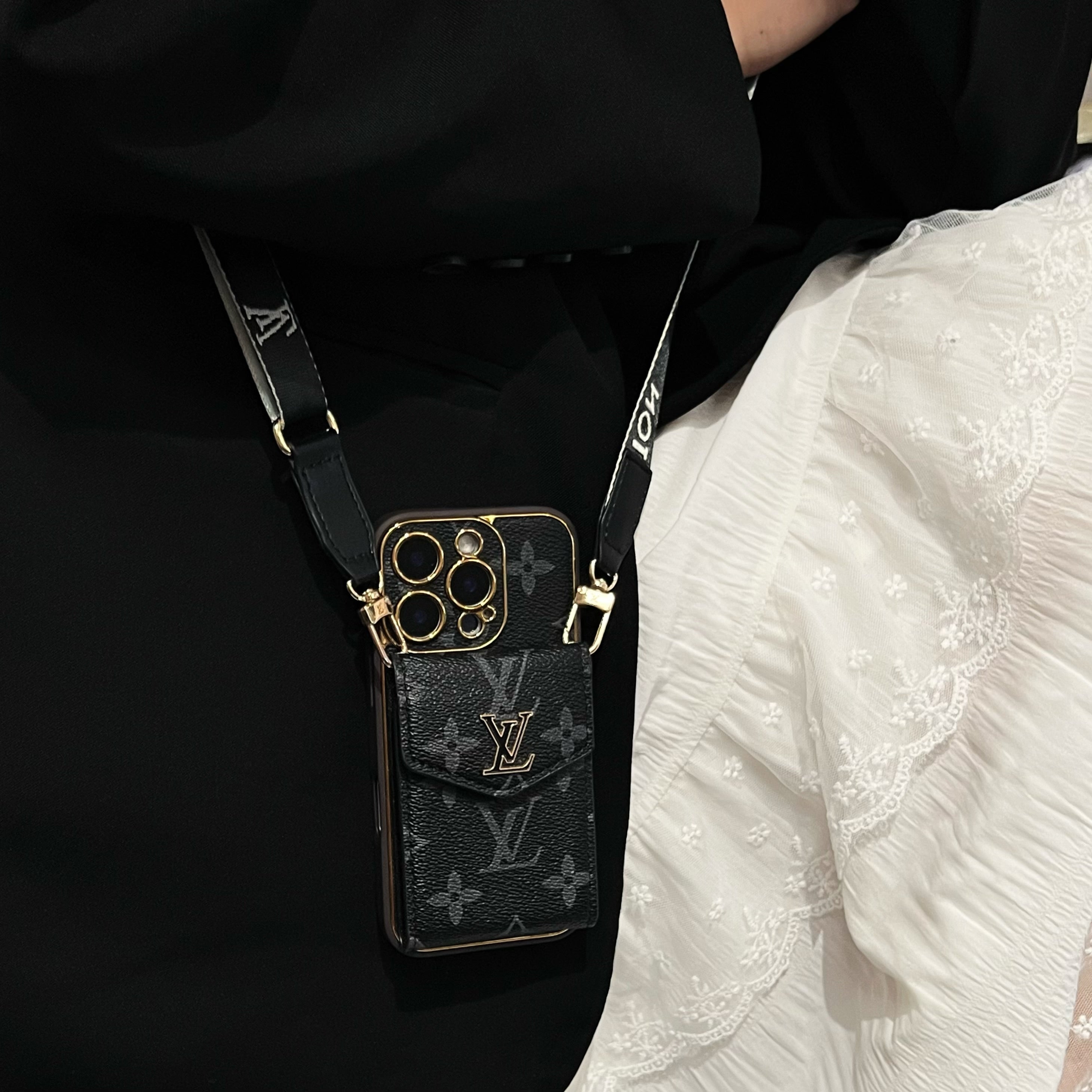 lou-classic-leather-iphone-case-with-card-wallet-and-strap-7384