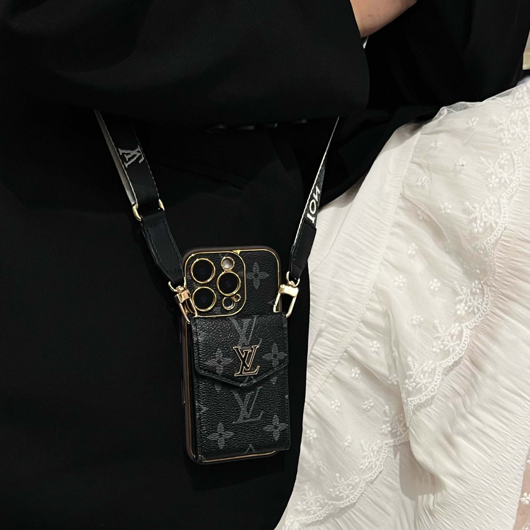 lou-classic-leather-iphone-case-with-card-wallet-and-strap-7384