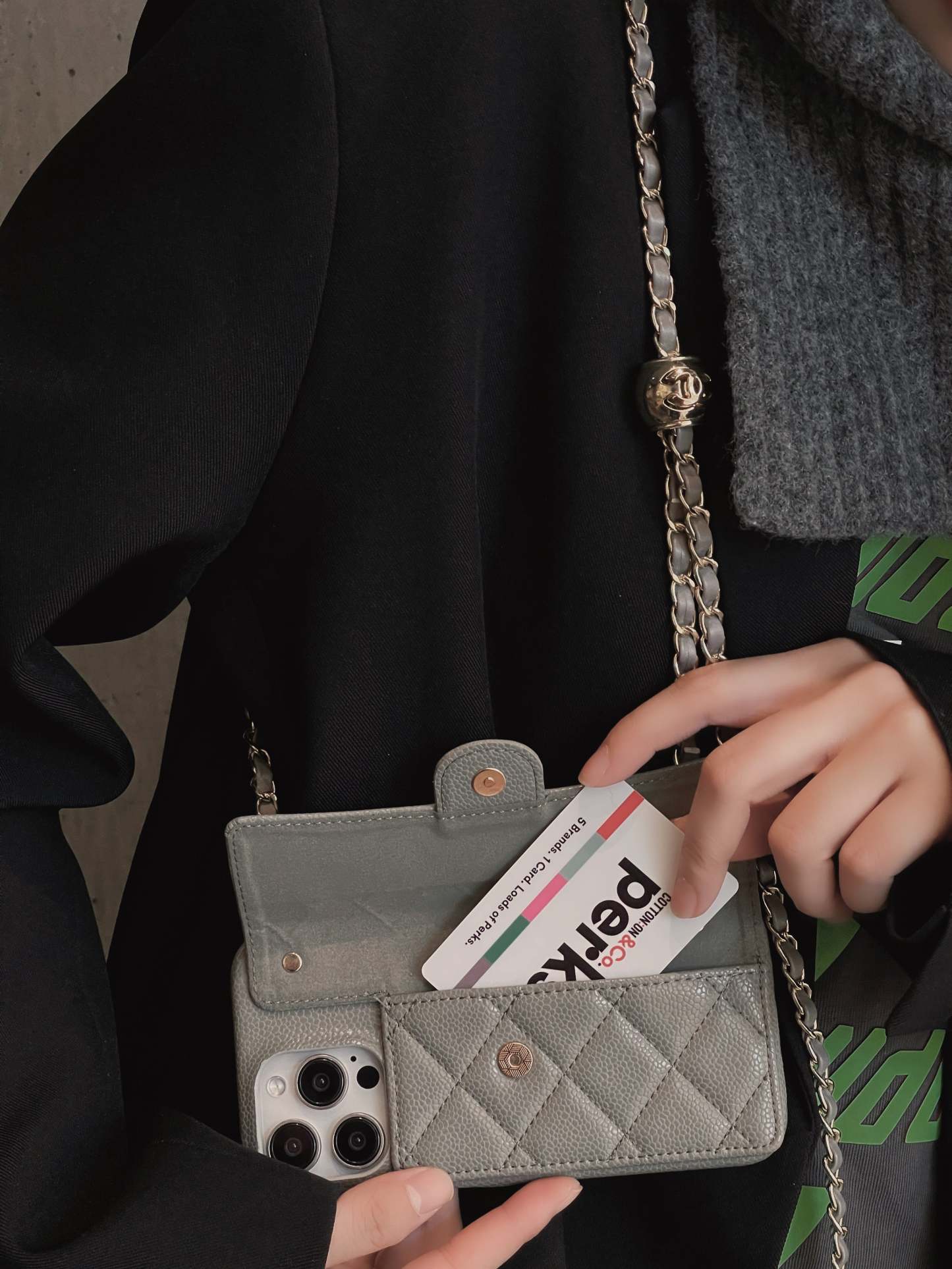 luxury-wallet-iphone-case-with-hand-crossbody-chain-9690