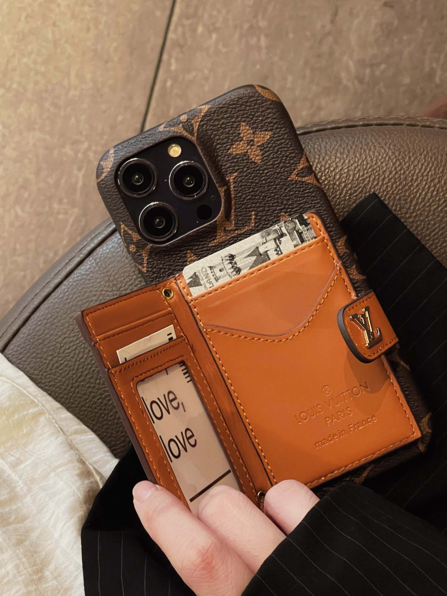 lou-card-holder-chain-iphone-case-4499