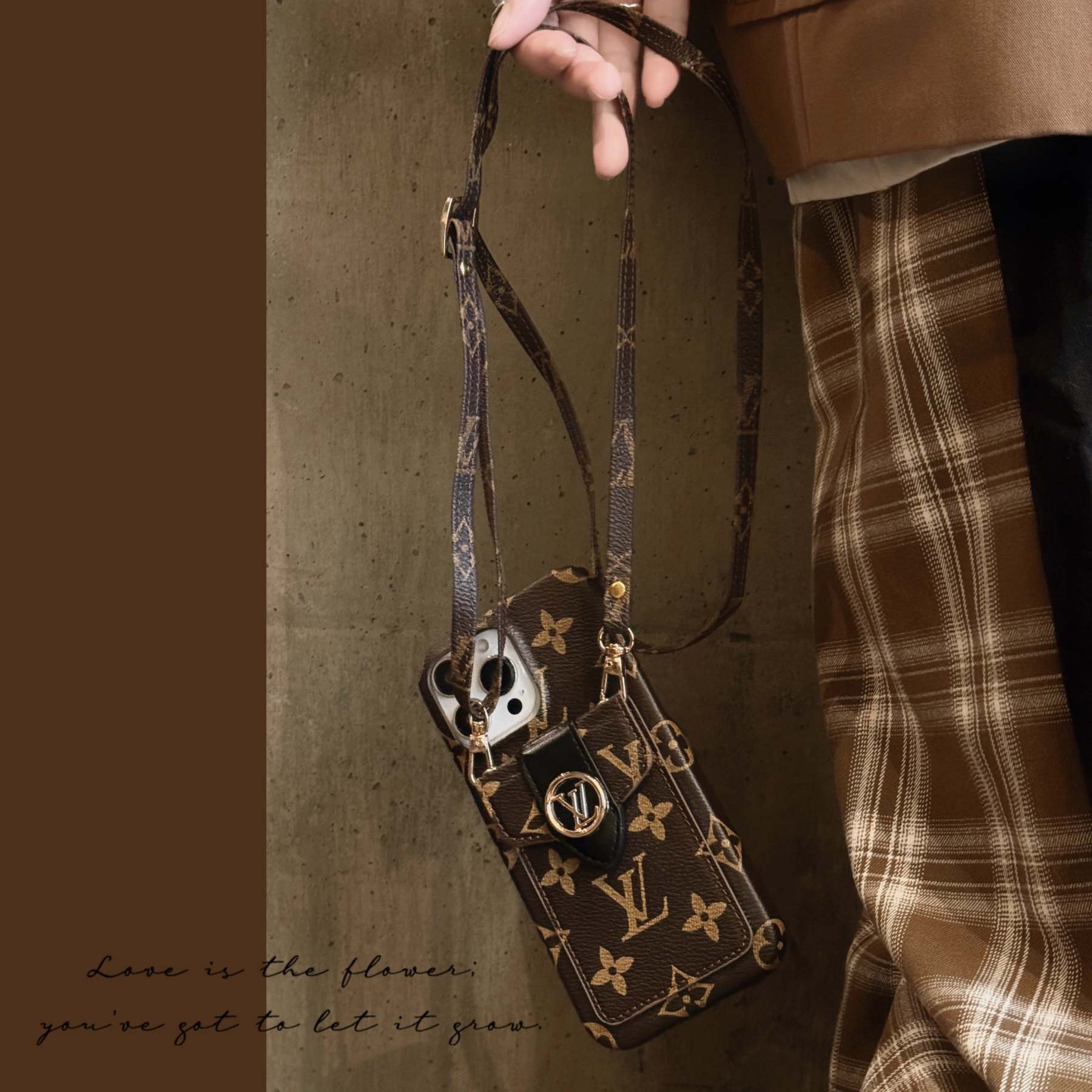 lou-card-holder-chain-iphone-case-2670