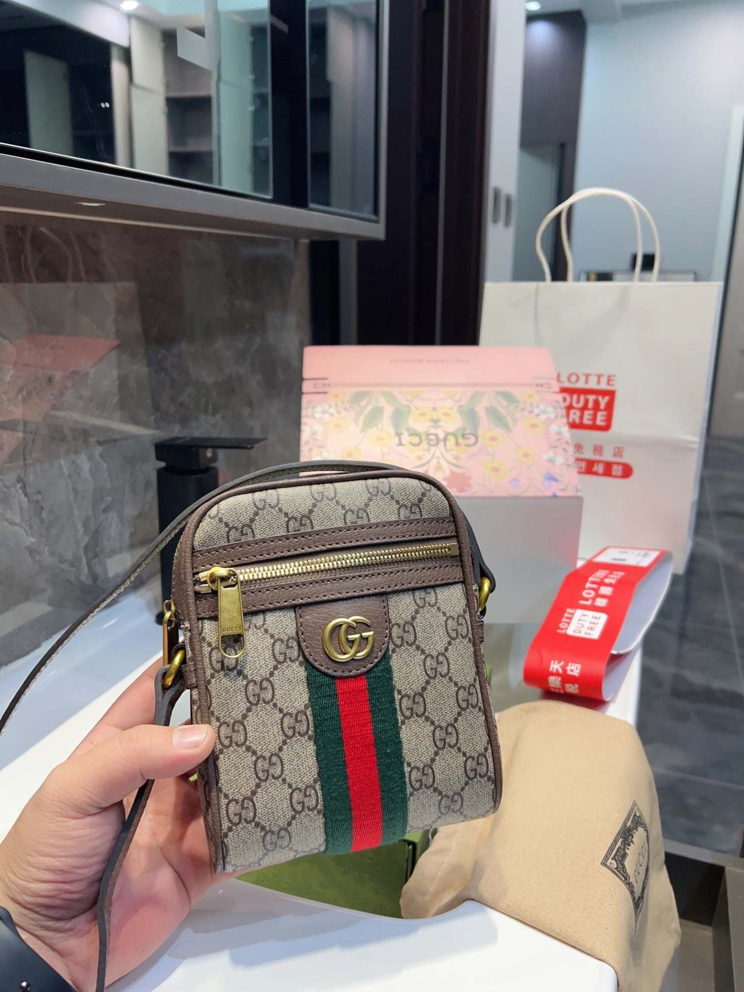 GC455 Ophidia GG mini bag / 4.7"W x 6.3"H x 2.75"D