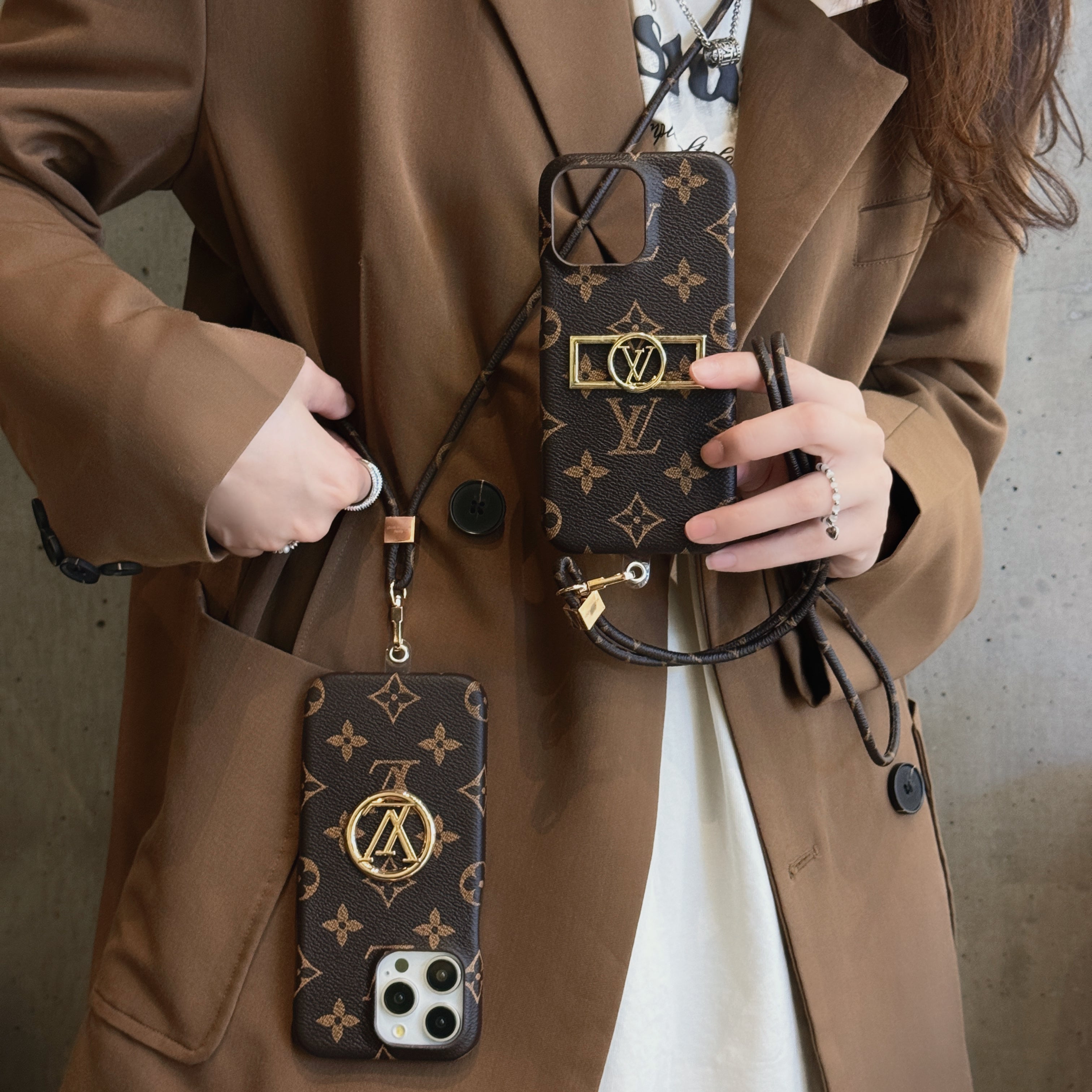 lou-card-holder-chain-iphone-case-8518