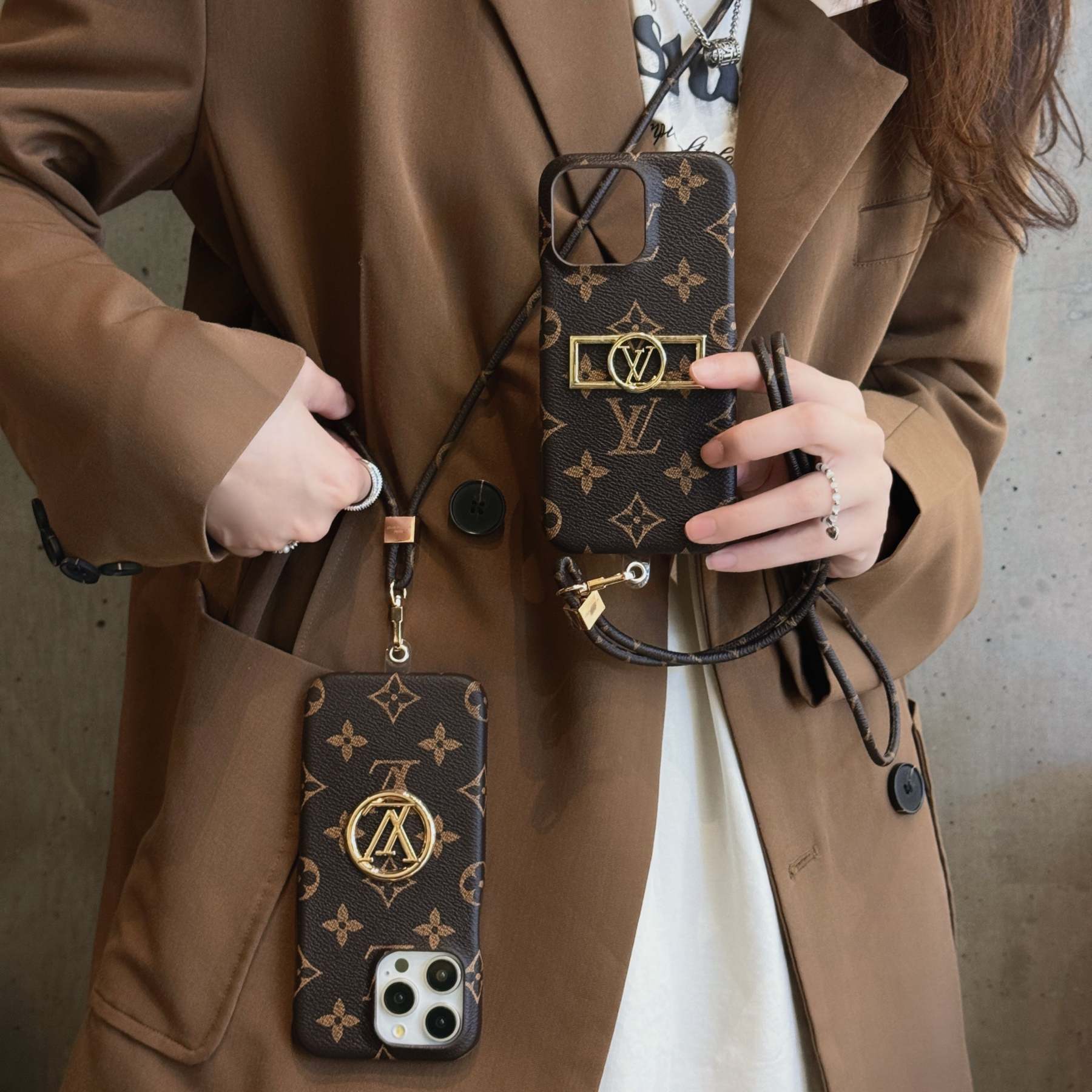 lou-card-holder-chain-iphone-case-8518