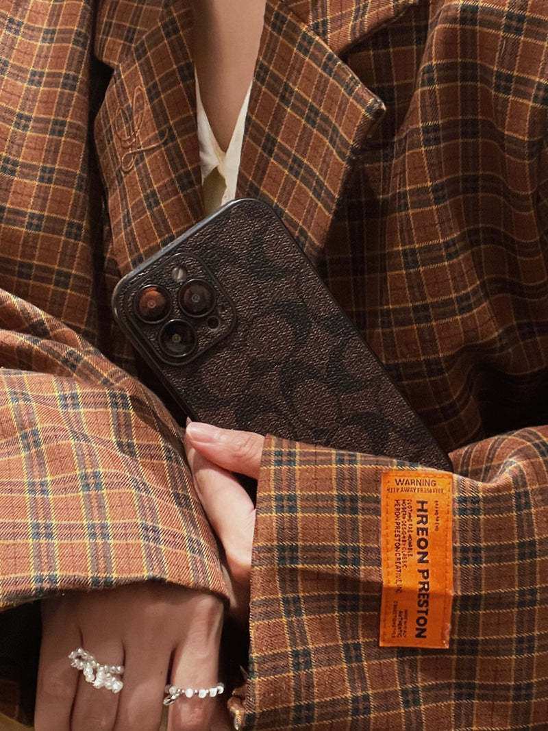 coach-iphone-case-brown-qb240402-5603