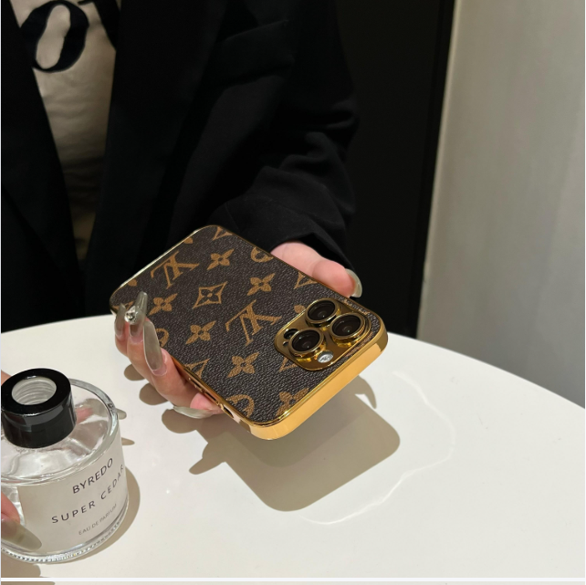 lou-classic-monogram-iphone-case-with-electroplated-gold-edges-2770