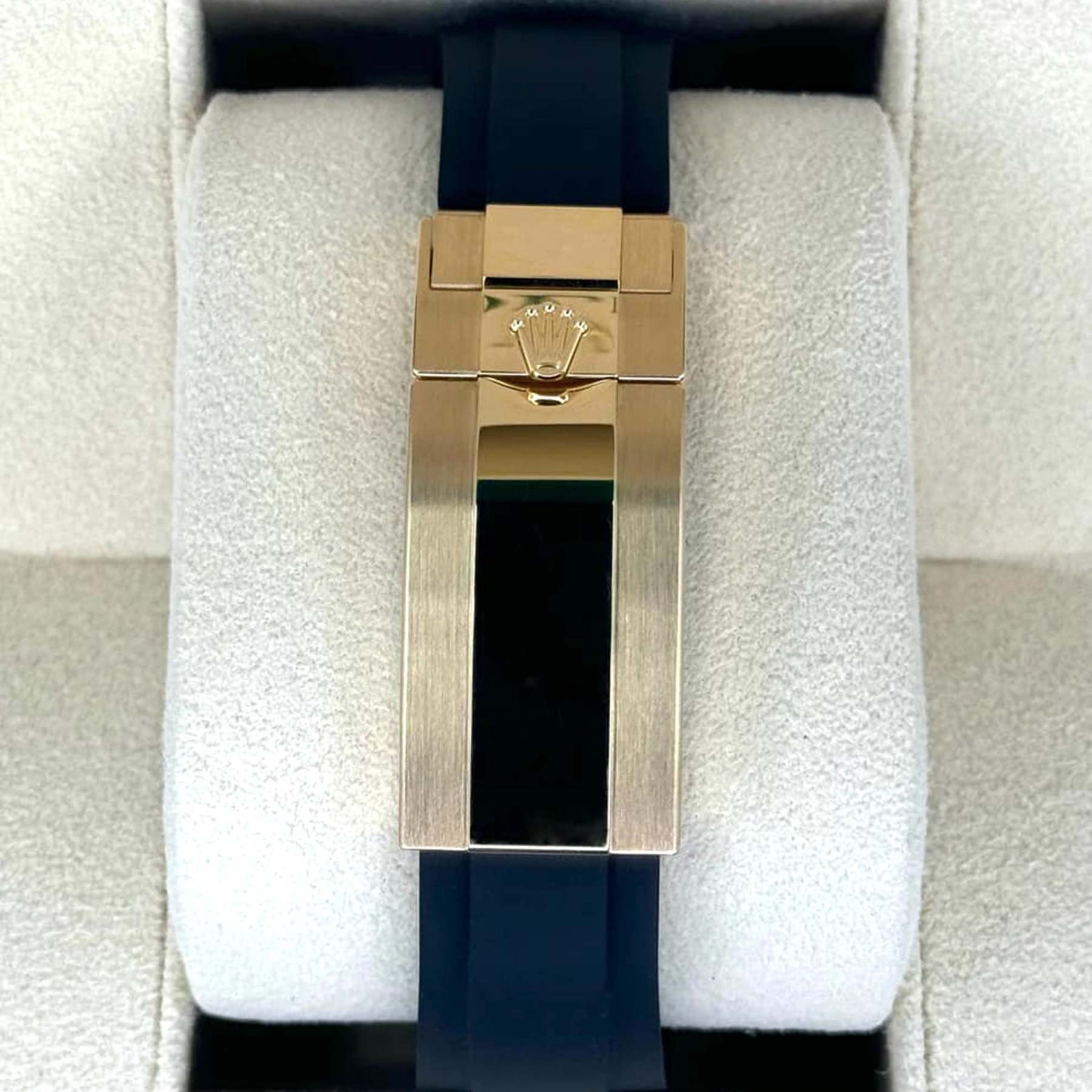 Rolex Cosmograph Daytona 40mm, 18k Yellow Gold, Ref# 126518ln-0008