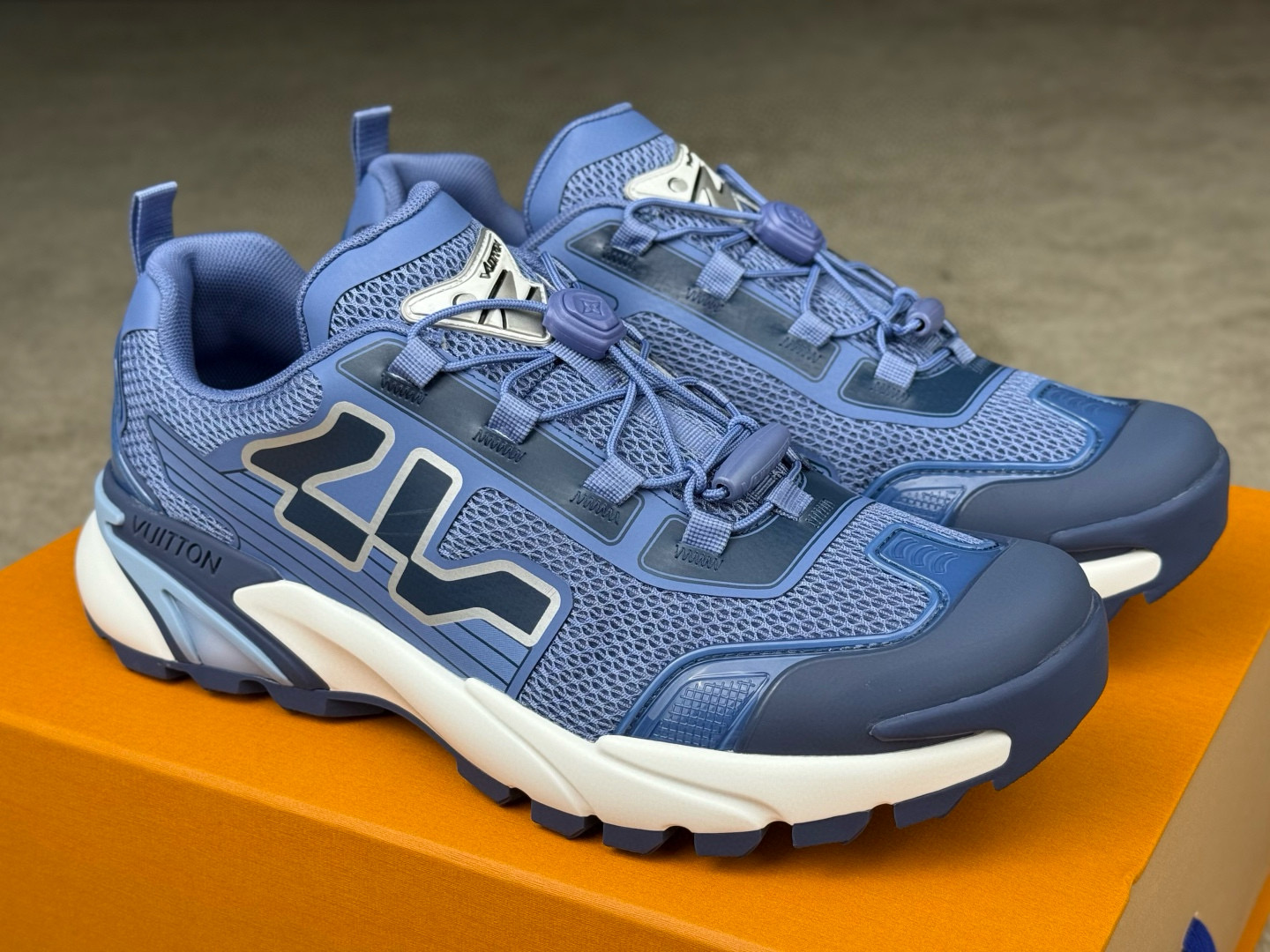 louis-vuitton-sneaker-lsvt1506-5560