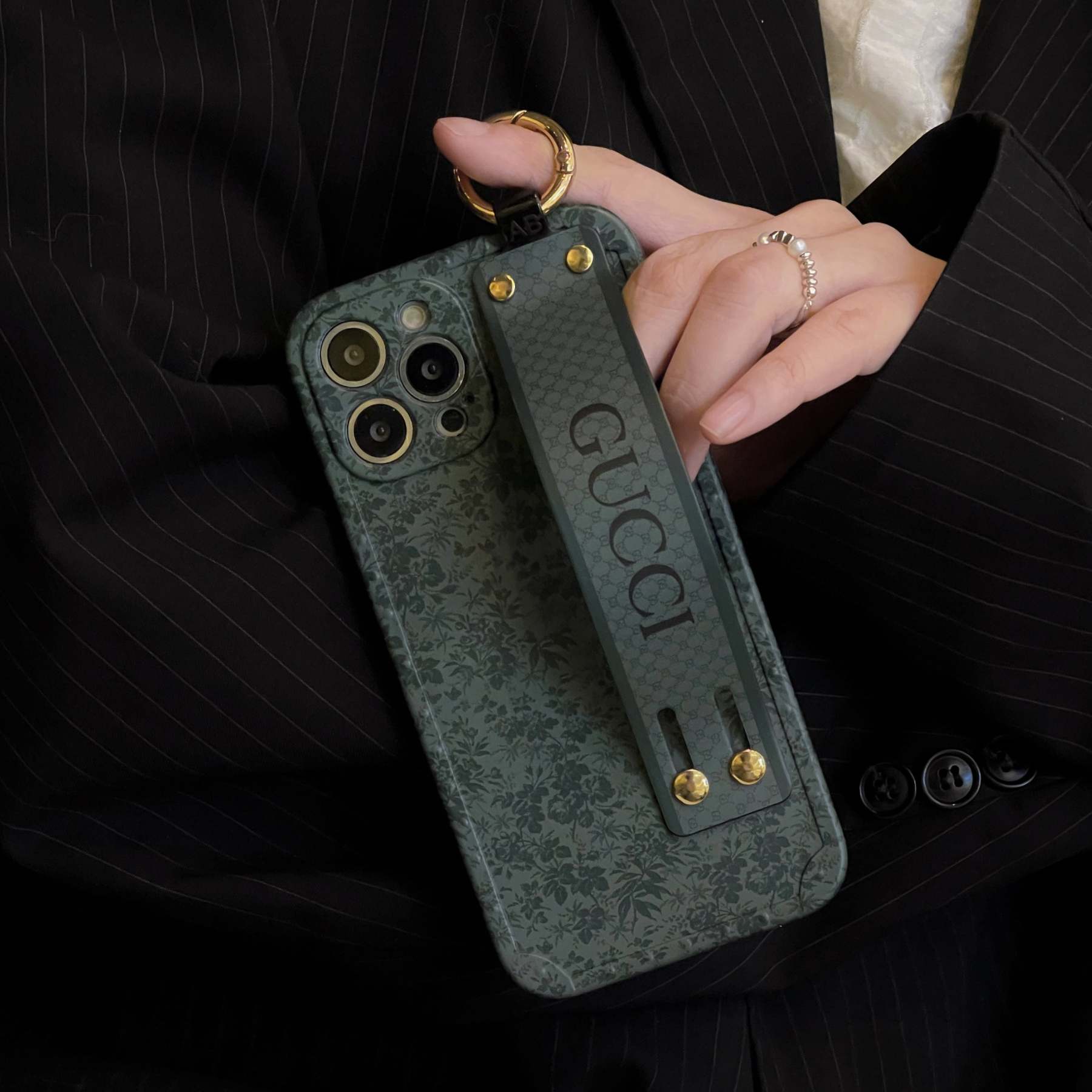 gg-wristband-iphone-case-6995
