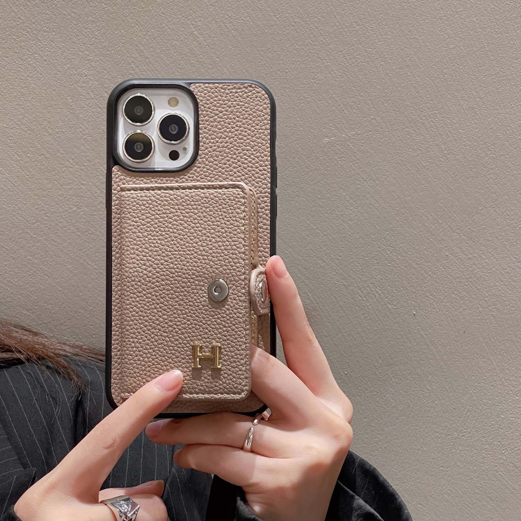 h-leather-card-holder-iphone-case-5076