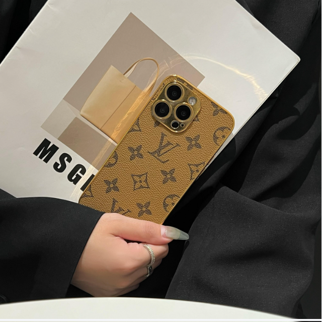 lou-classic-monogram-iphone-case-with-electroplated-gold-edges-2770