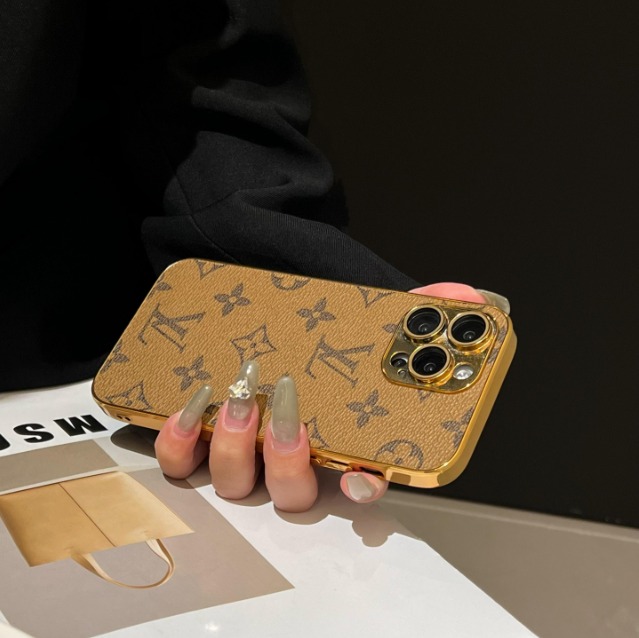 lou-classic-monogram-iphone-case-with-electroplated-gold-edges-2770