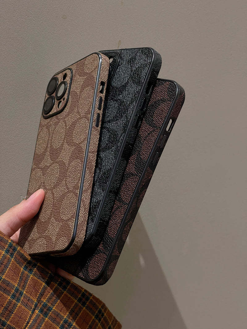 coach-iphone-case-black-qb240402-9546