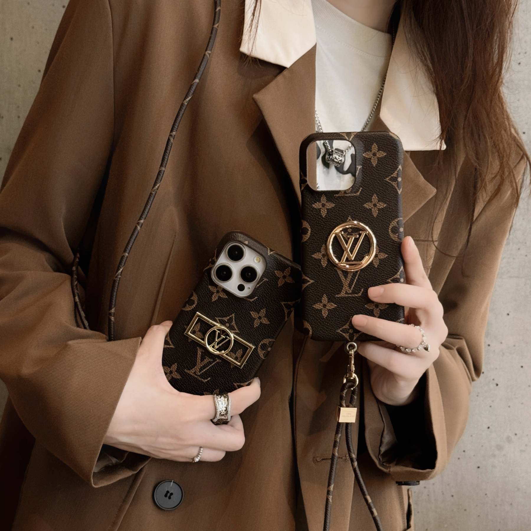 lou-card-holder-chain-iphone-case-8518