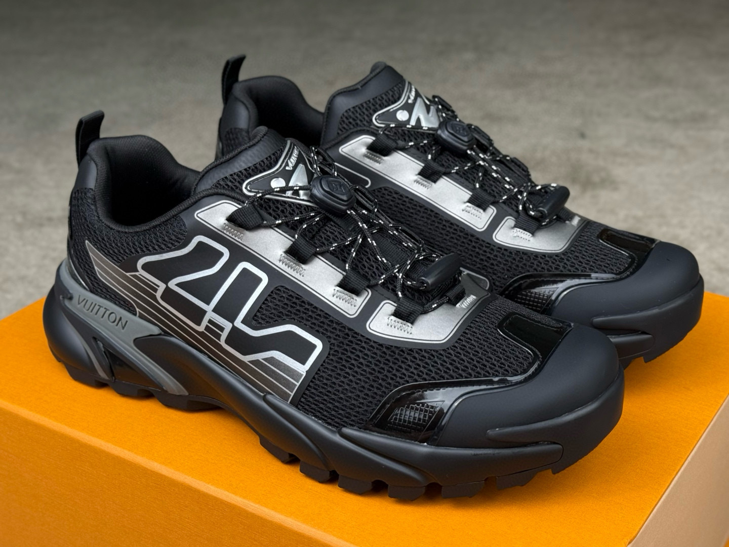 louis-vuitton-sneaker-lsvt1508-6838