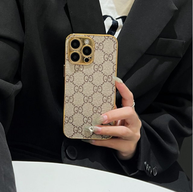 lou-classic-monogram-iphone-case-with-electroplated-gold-edges-2770