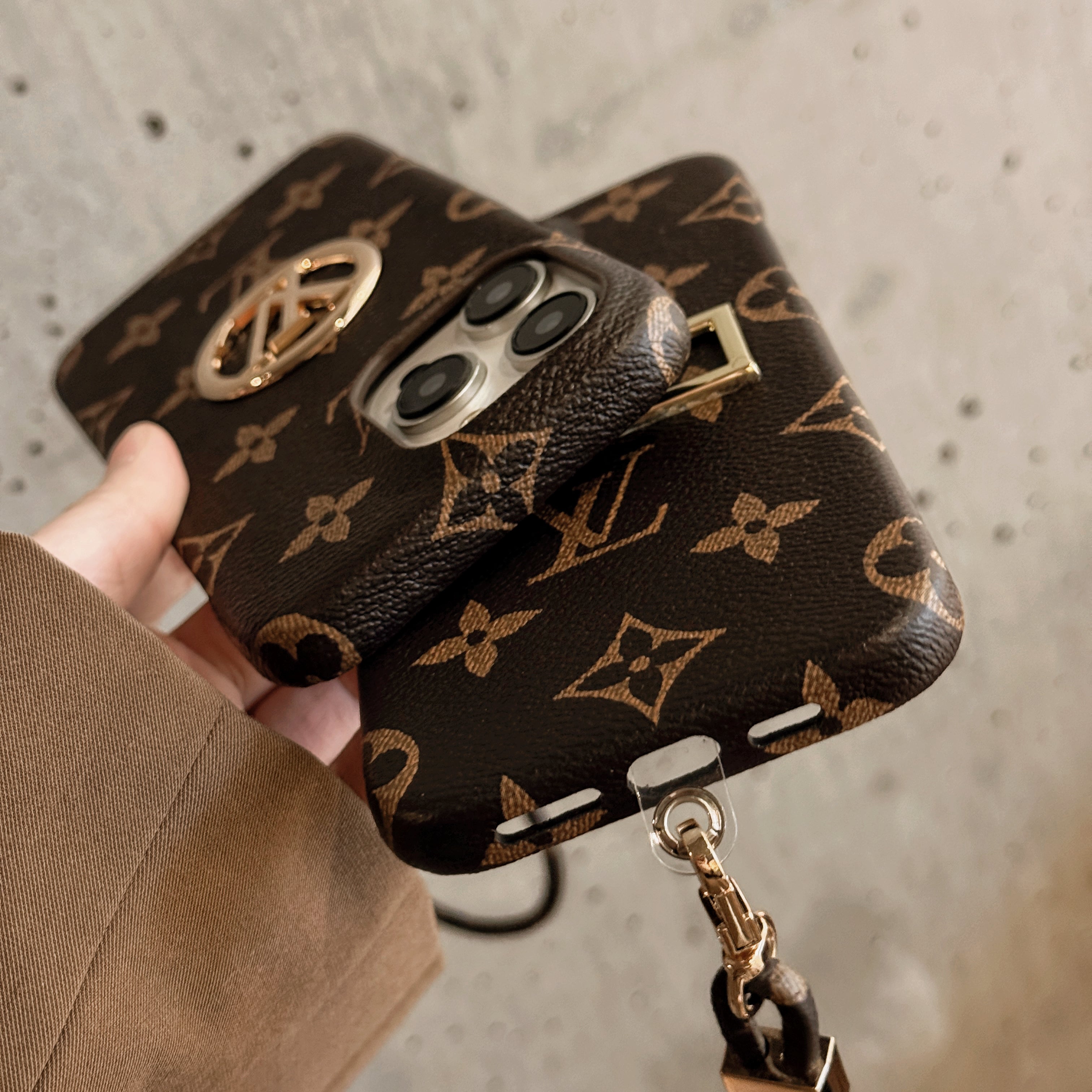 lou-card-holder-chain-iphone-case-8518