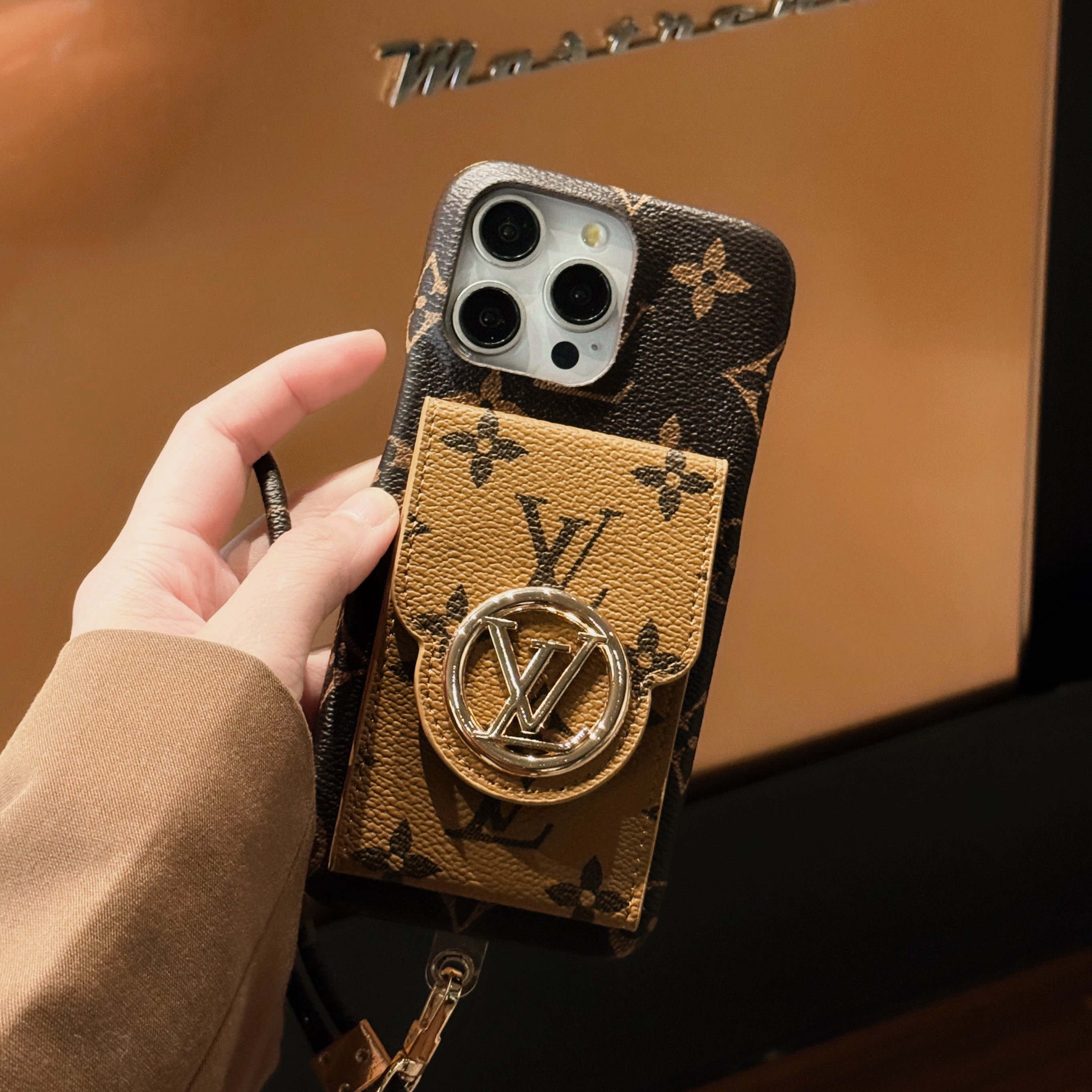 lou-card-holder-chain-iphone-case-2544