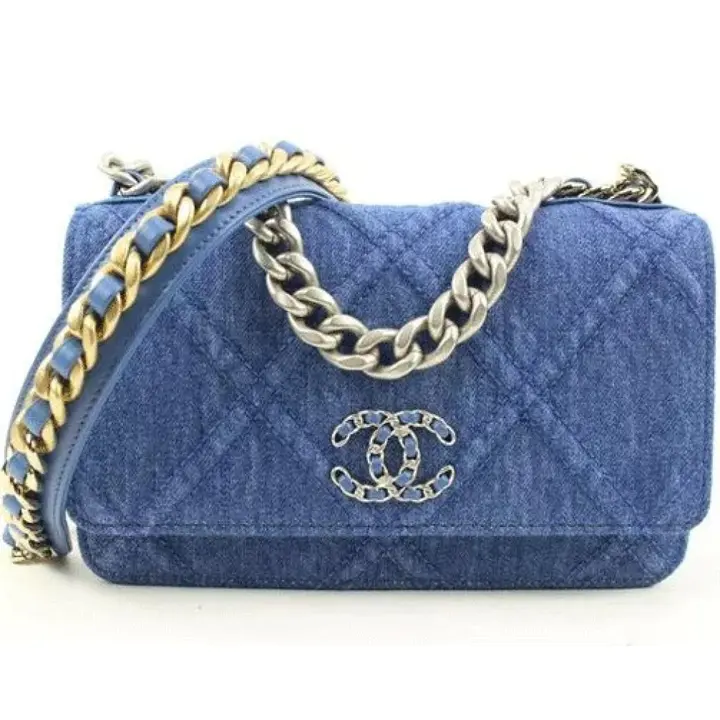 cc-wallet-on-chain-22p-silver-gold-quilted-19-flap-woc-s126c49-blue-denim-cross-body-bag-4662