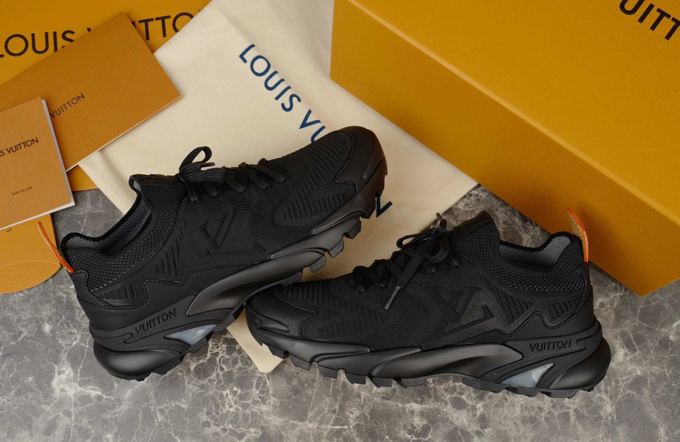 louis-vuitton-sneaker-lsvt1515-1440