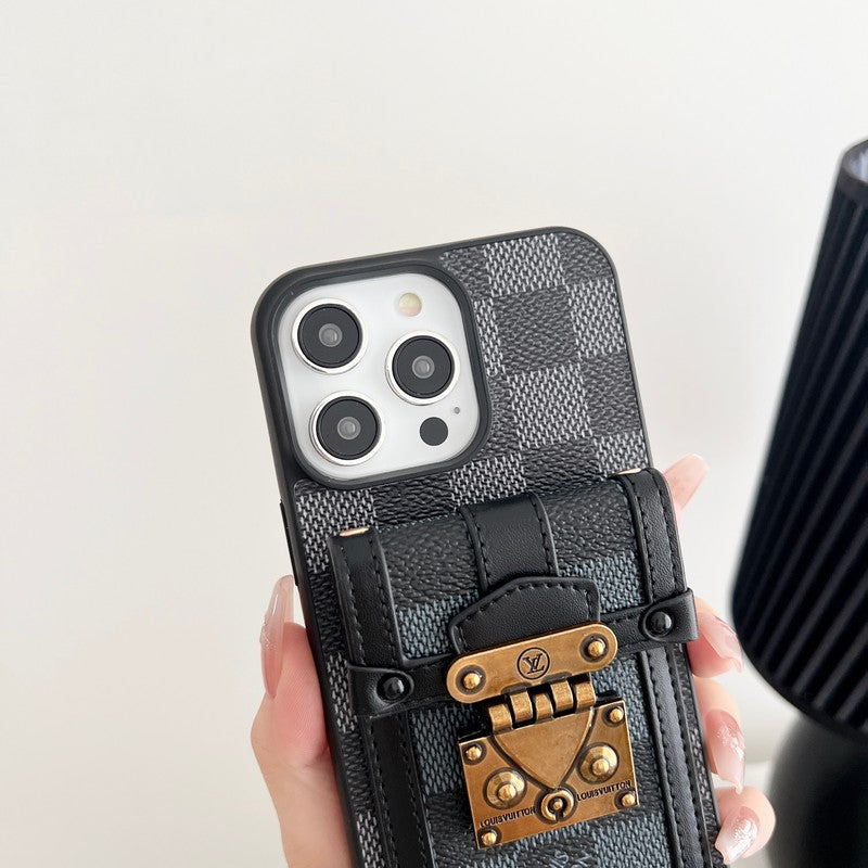 lou-black-white-crossbody-chain-iphone-case-8390