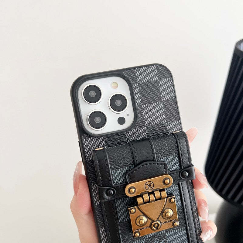 lou-black-white-crossbody-chain-iphone-case-8390