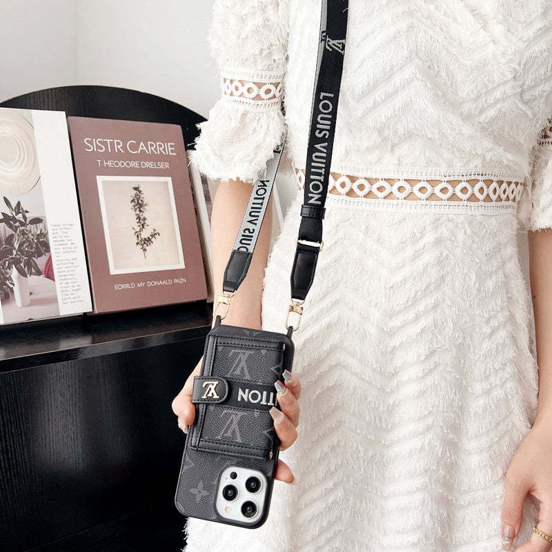 lou-card-bag-chain-black-white-iphone-case-3863