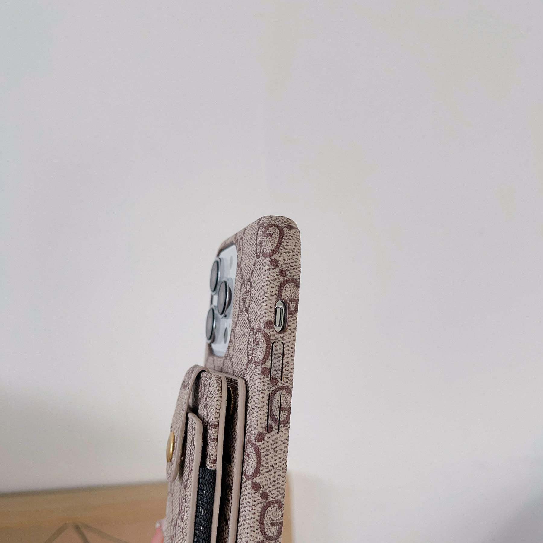 gg-card-holder-iphone-case-9533