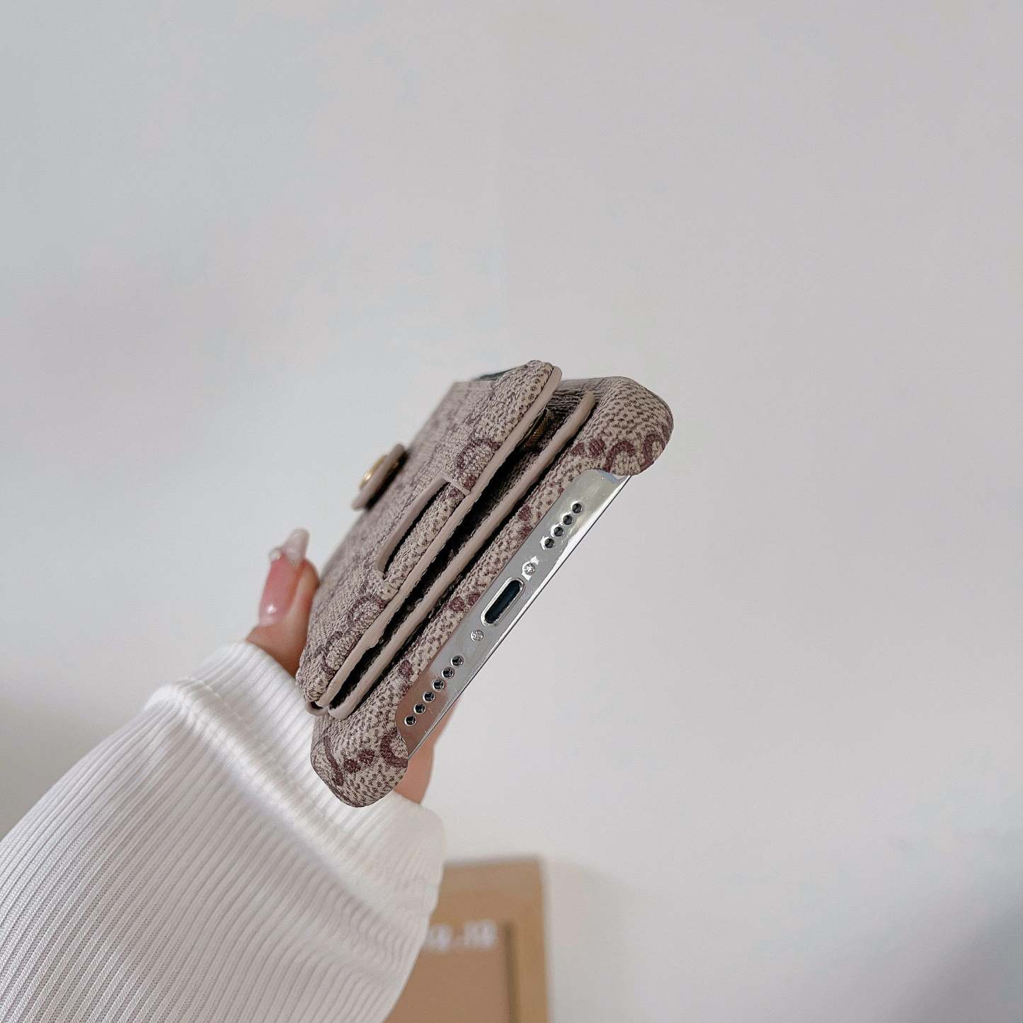 gg-card-holder-iphone-case-9533