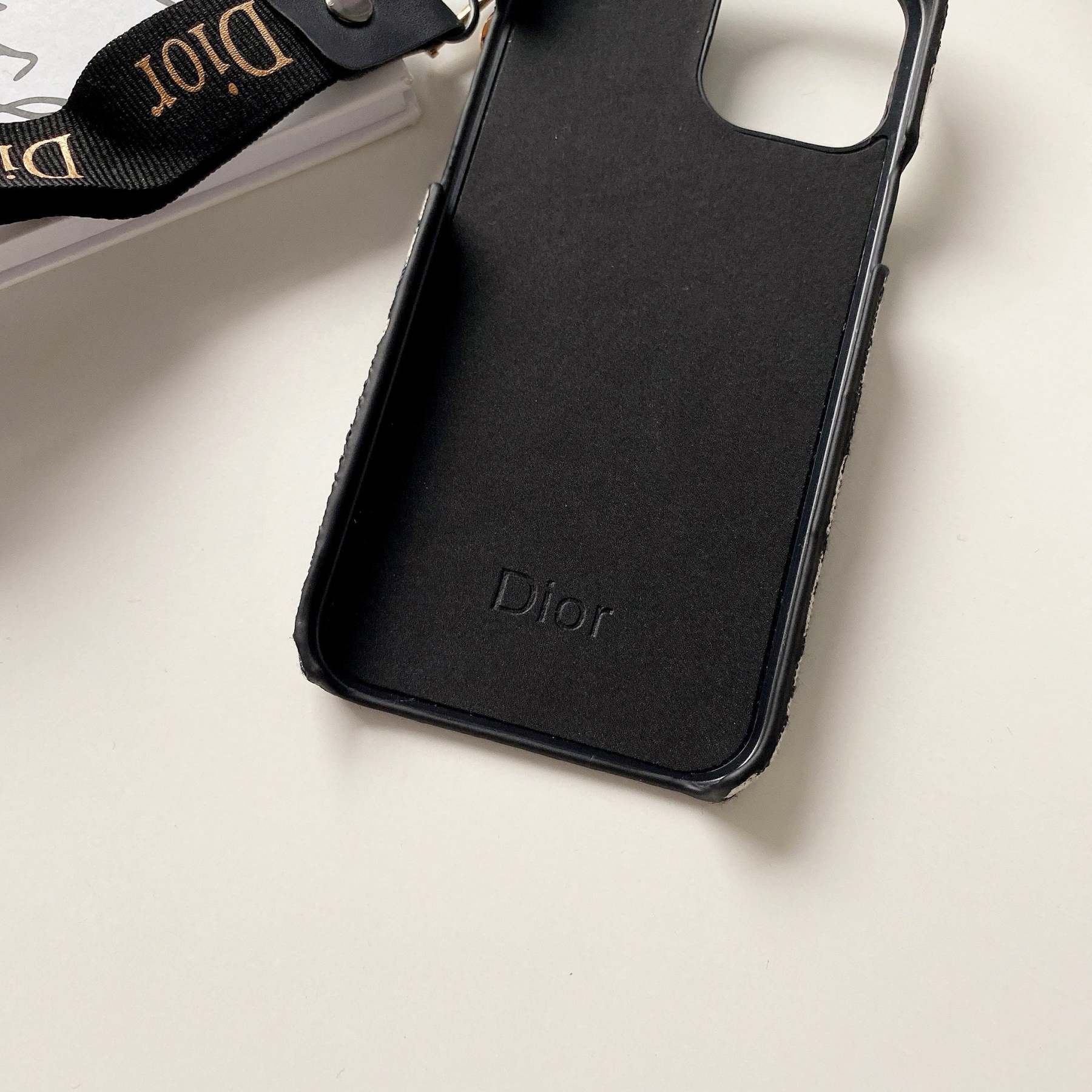 cd-iphone-case-with-strap-black-gs240315-6792