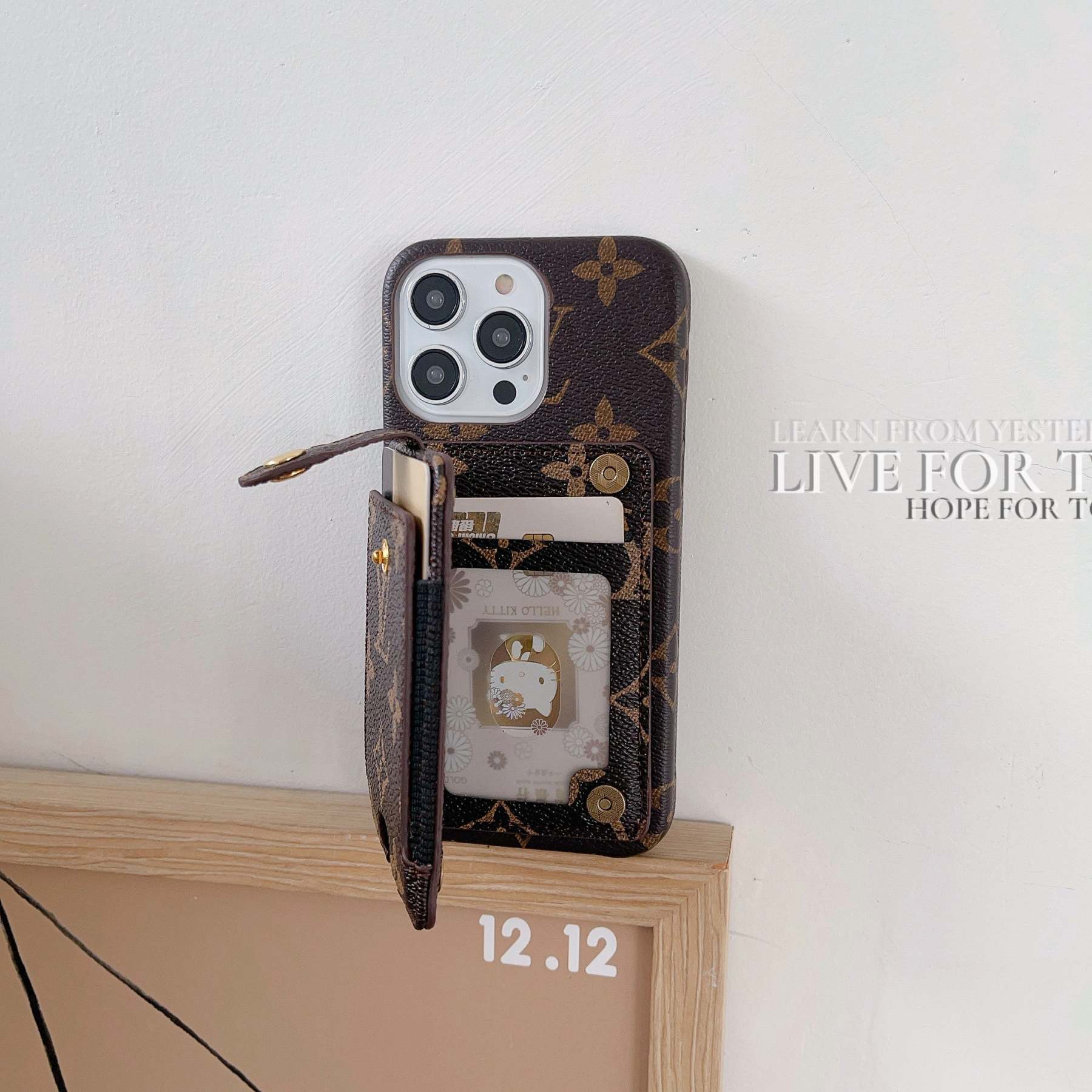 lou-card-holder-iphone-case-4257