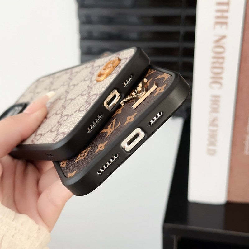 lou-classic-brown-hand-chain-iphone-case-1342