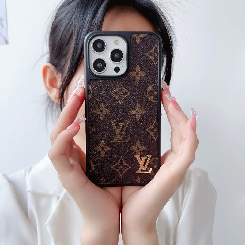 lou-classic-brown-iphone-case-525