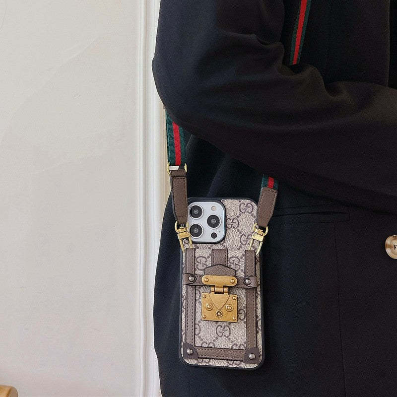 lou-gg-card-holder-chain-iphone-case-9078