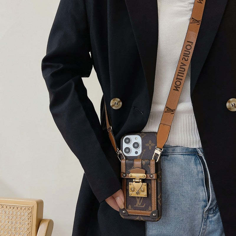 lou-gg-card-holder-chain-iphone-case-9078