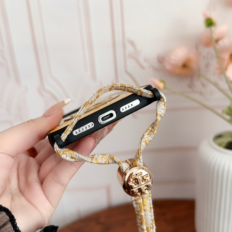 tory-leather-iphone-case-7311