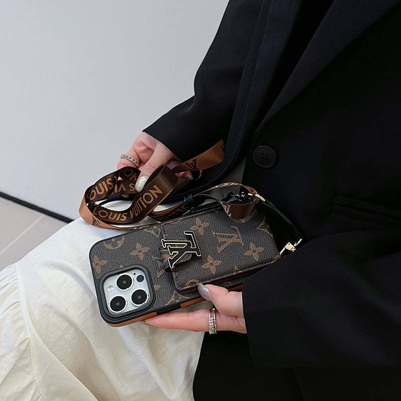 lou-card-bag-chain-iphone-case-3613