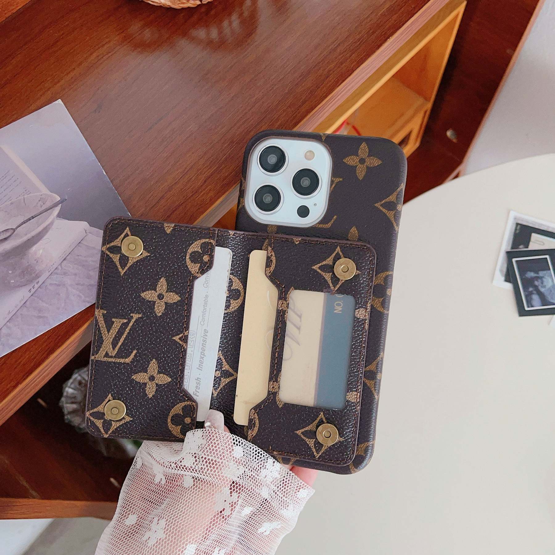 lou-card-holder-iphone-case-4257