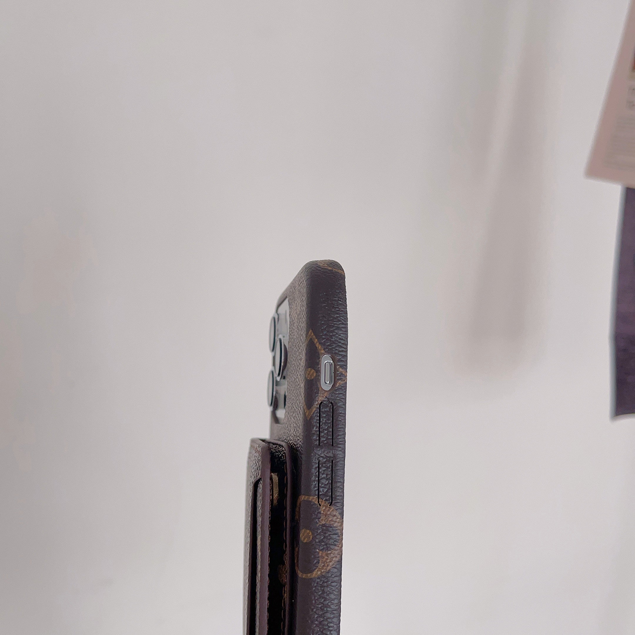 lou-card-holder-iphone-case-4257