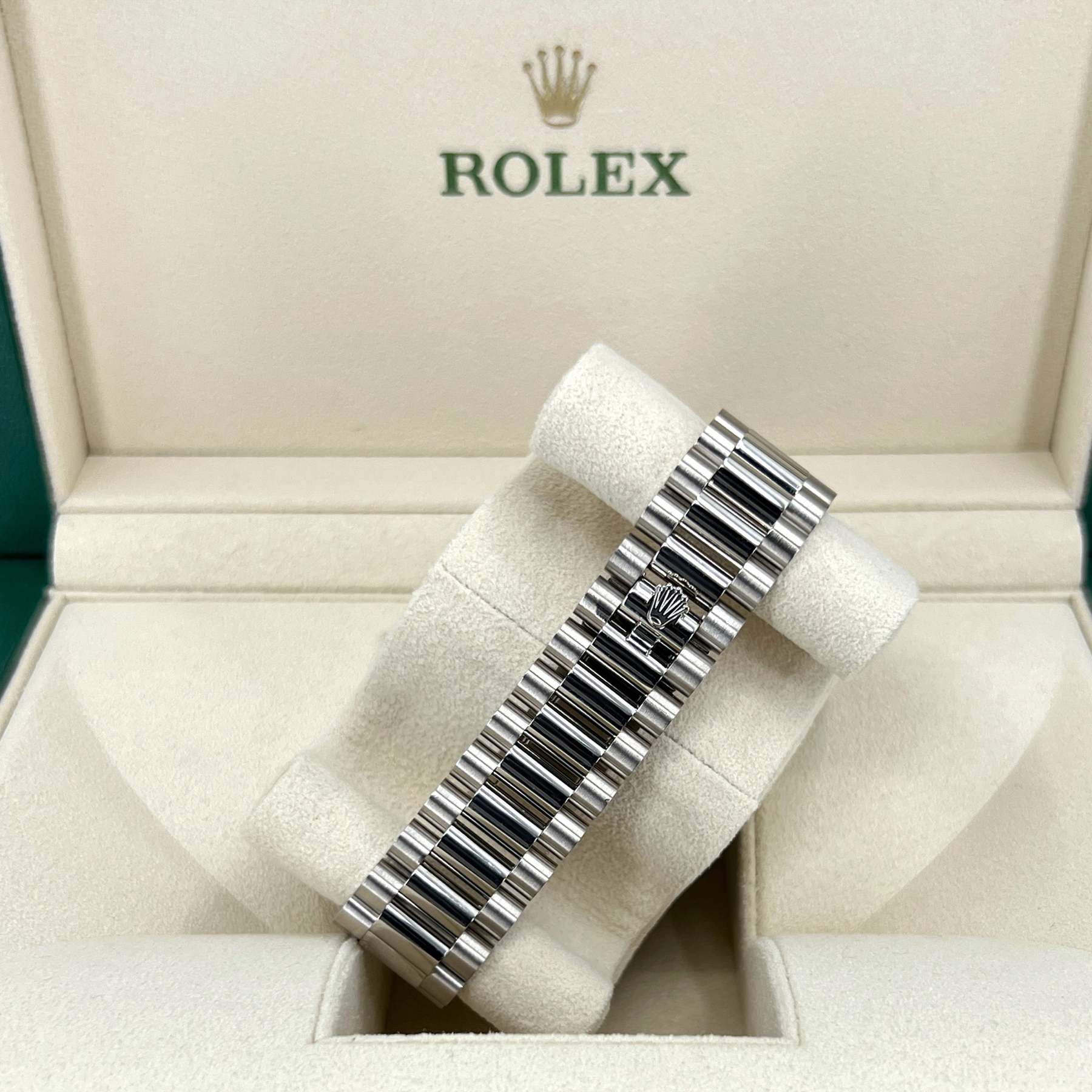 Rolex Day-Date 40 White gold Ref# 228239-0007