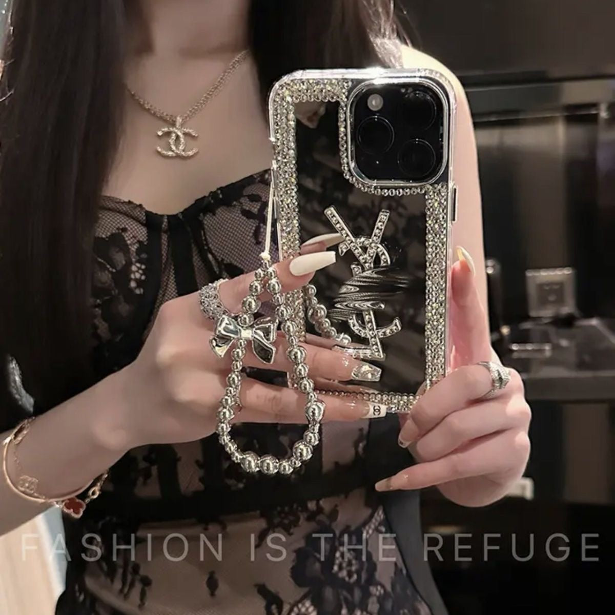 glamorous-beauty-mirror-iphone-case-makeup-style-on-the-go-9108