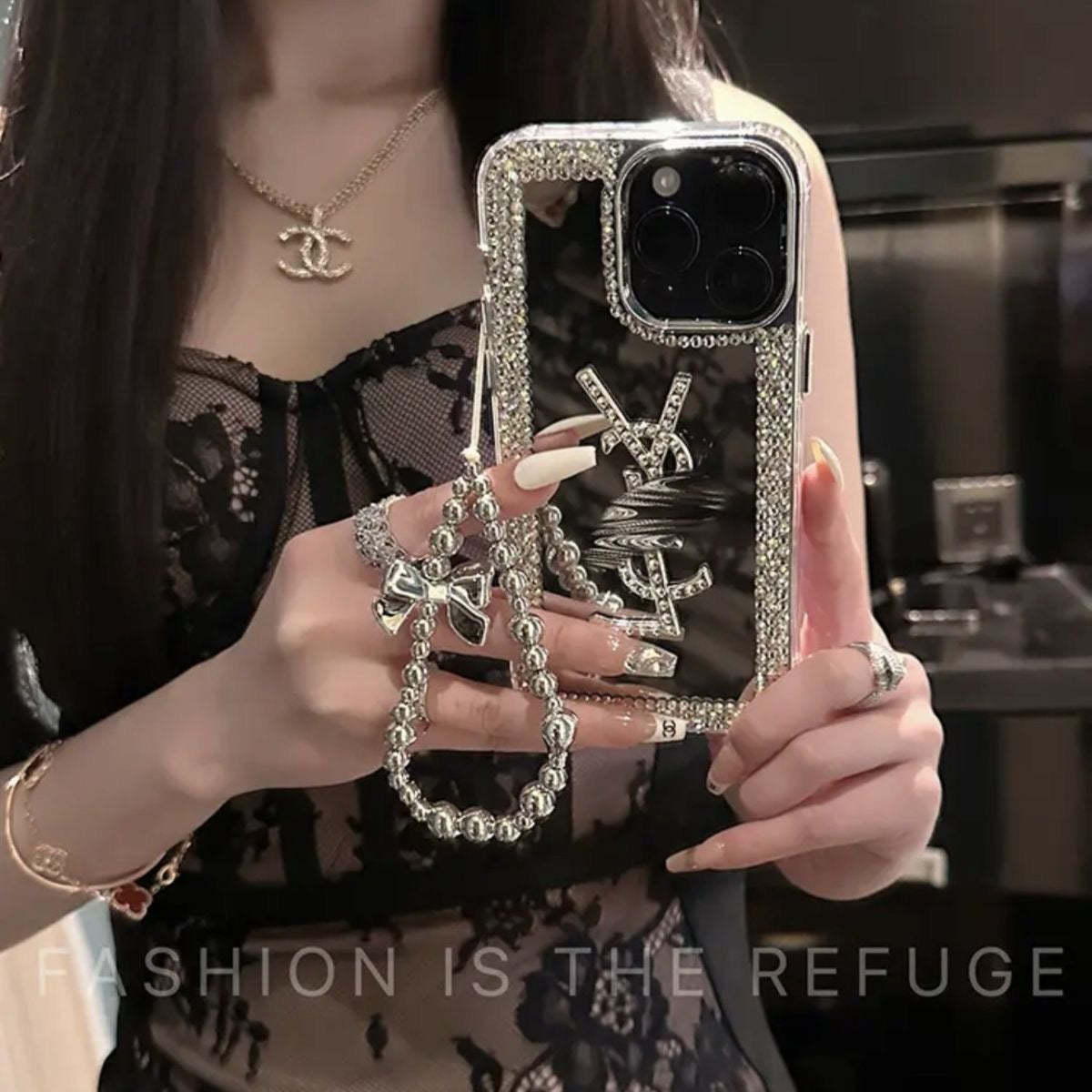 glamorous-beauty-mirror-iphone-case-makeup-style-on-the-go-9108