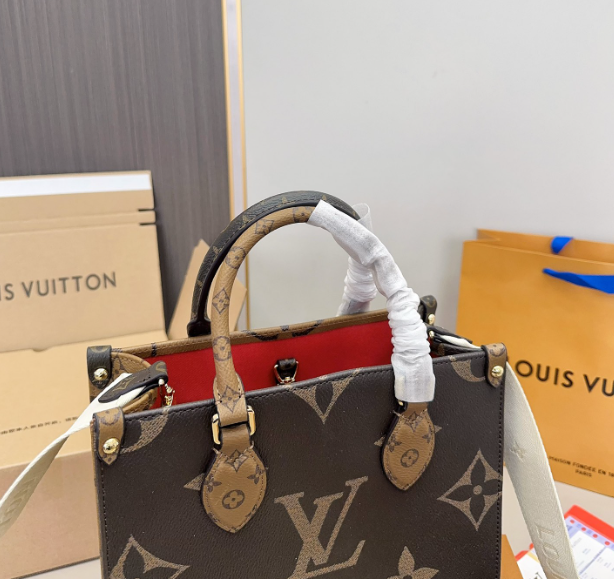 L onthego small size tote bag size : 24* 19 cm