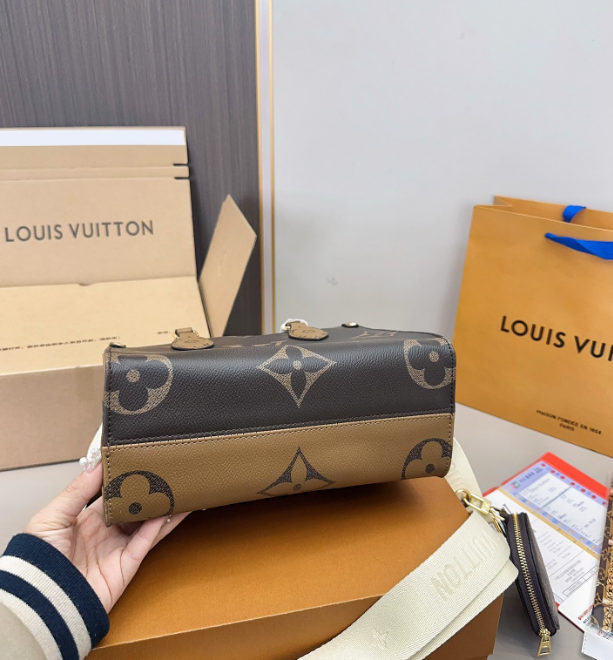 L onthego small size tote bag size : 24* 19 cm